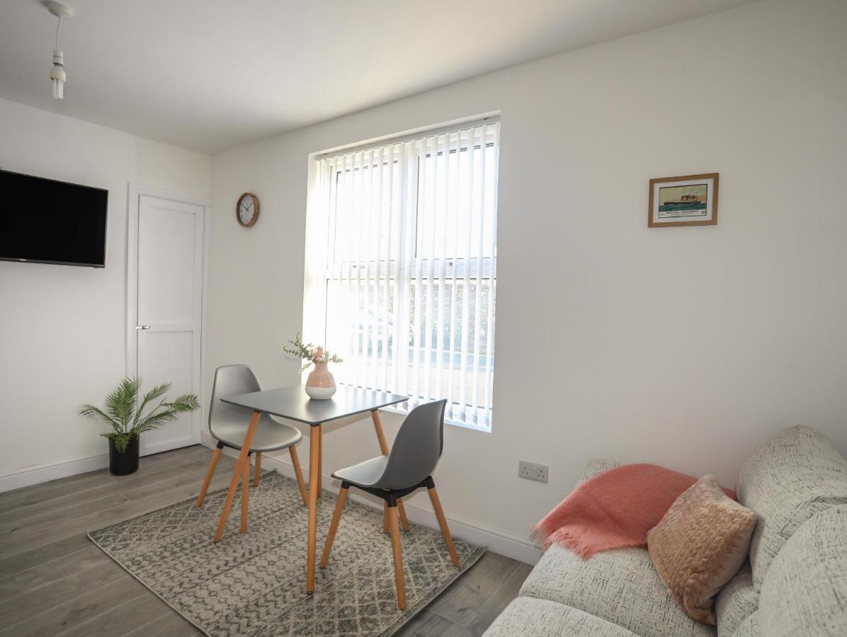 Port Apartment 1 홀리헤드 외부 사진